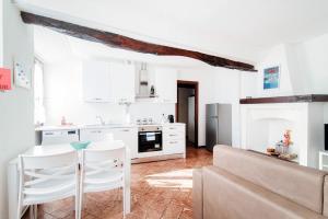 Design Apartment with Historic Beams Cotto Lombardo