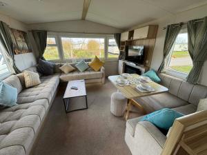 Dew - 3 Anglers Acre