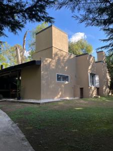 Casa con parque soñado, gran piscina, parrilla y CheckOut 18 hs!