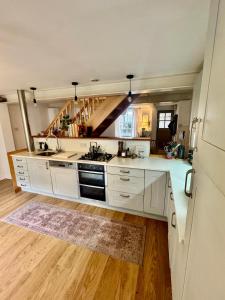 Redland House - 3 Bedroom - Sleeps 8 - Central