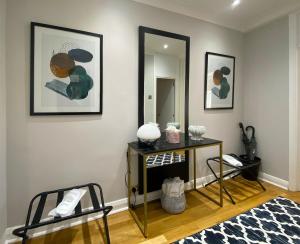 Knightsbridge one bed near Harrods and Chelsea