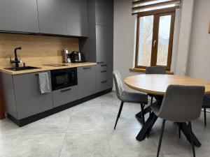 BRIVIBAS RESIDENCE - WEST / EAST, free PRIVAT parking, free WIFI, self check-in
