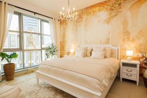 Romantic hideaway with Burj view