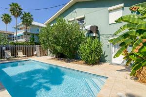 Unique 2 in 1 - BayViews - Pool