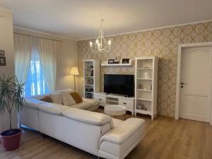 Cozy Transylvanian Garden Retreat Near Red Lake