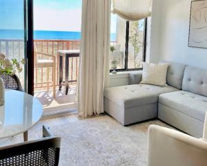 Direct Oceanfront King Suite - Pool & Bar - Steps to Beach