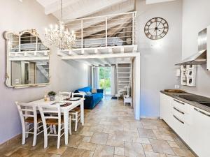 Forest Apartment Pool & Private garden in Manerba del Garda