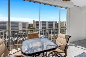 4361 Bay Beach Ln #422