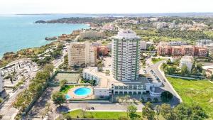 Torre Verde by CORAL
