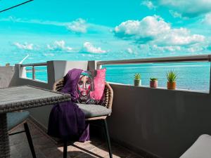 Orpheus House Beachfront 2BR Apartment with Balcony & Sea View Walk to Old Town