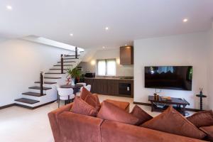 Cozy design house with Swimmingpool and Garden Esrah Home