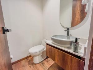 Modern Escape in El Retiro | 2BR & Scenic Views