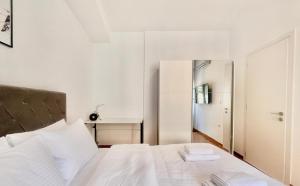 New Comfy and Sleek Apartments in the Center oF Athens
