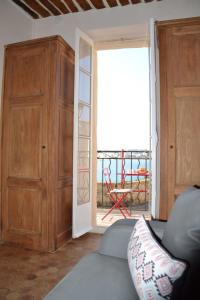 Sea view with balcony old town of Antibes 2 pers