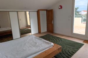 Large bright duplex in Les Minimes