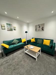 Contractor & Corporate Friendly Home - Long Stays