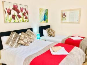 Ensuite Apartment with small Kitchenette, Private Bathroom and Parking