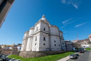 White Angel by Portas do Sol Apartments