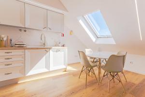 White Angel by Portas do Sol Apartments