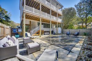 Luxe Family Home with Seasonal Pool in Duck!