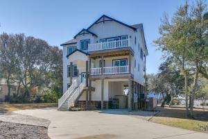 Luxe Family Home with Seasonal Pool in Duck!
