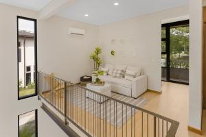 Enuk Jacó Tropical Modern Escape