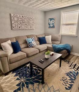 Cozy 2 Bdrm Cottage King bed