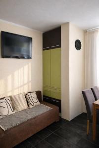 Bright & Cozy Apartment near Lake