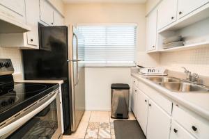 Stylish Clearwater Condo Near Beach and Dining