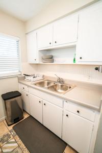 Stylish Clearwater Condo Near Beach and Dining