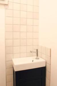 Sunny Renovated Stay in the Heart of Paris