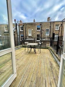 Manson place 4 people in South Kensington