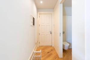 Douro Harbor with Balcony