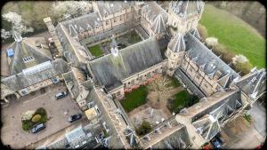 Bright Park-View Flat Sleeps 3 Parking