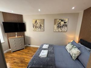 Largs Cozy Cottage with Garden