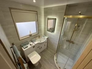 Largs Cozy Cottage with Garden