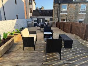 Largs Cozy Cottage with Garden