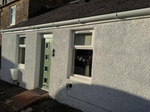 Largs Cozy Cottage with Garden