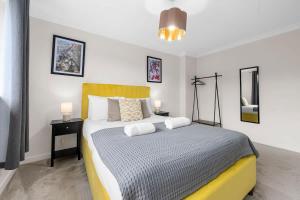 4 Bed Hale Barns Home Free Parking