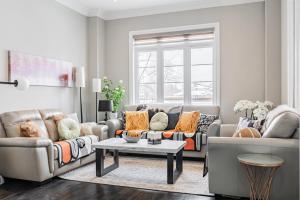 Big House near China Town, QEW, Airport, Mississauga South