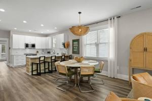 Luxurious 5BR Retreat with Pool The Blue Palm