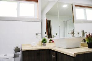 Casa Grande con Tinaja a 10 minutos de Lago Puyehue y Rupanco Ruta 215 Internacional