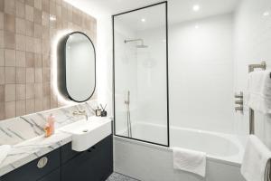 Bright Apartment in Embassy Gardens