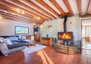 Maison 4 ch avec cheminée, billard et jardin