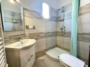 Studio with balcony by the beach