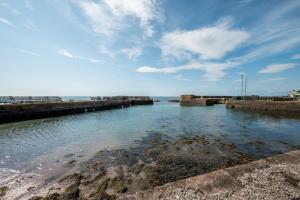 Kewwater Getaways Seafront Apartment in Johnshaven
