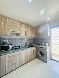 3BR Apartment w Terrace & Home Cinema - Marrakech