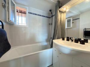 Clos Fontaine House with garden pool