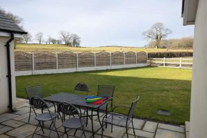 Family Country Cottage with Stunning Mountain View sleeps 12