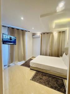 3BR Apartment w Terrace & Home Cinema - Marrakech